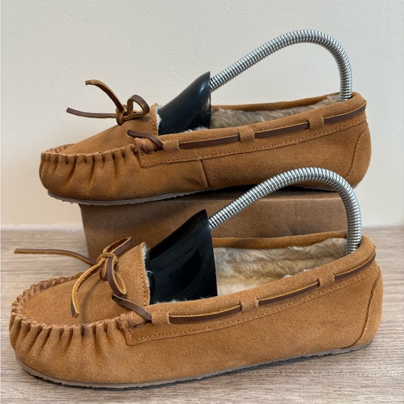 MinneTonka Women’s Cinnamon Cally Classic Moccasin | Size 7 - Picture 4 of 8